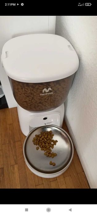Хранилка за котки с камера