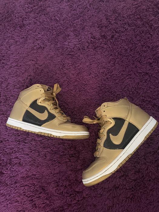 Nike dunk high “Metalic gold”