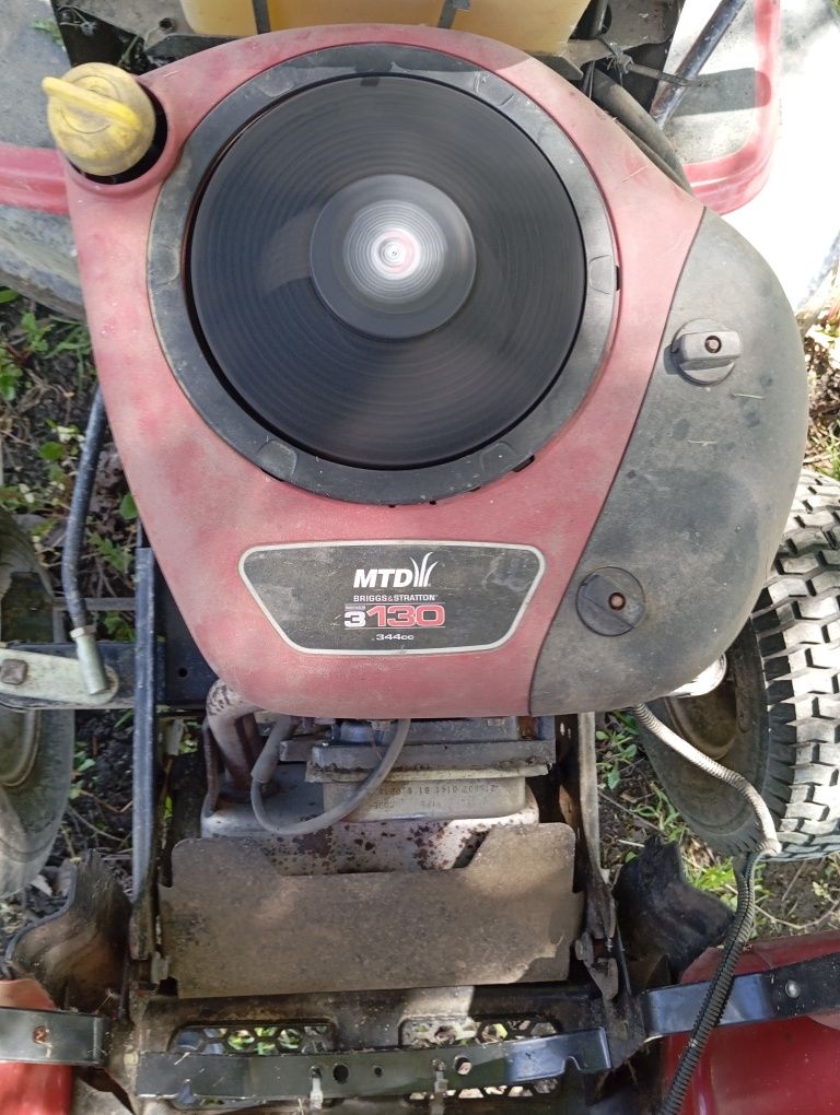 Tractoras de tuns iarba 13.cp