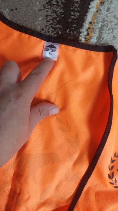 Оранжева жилетка за лов