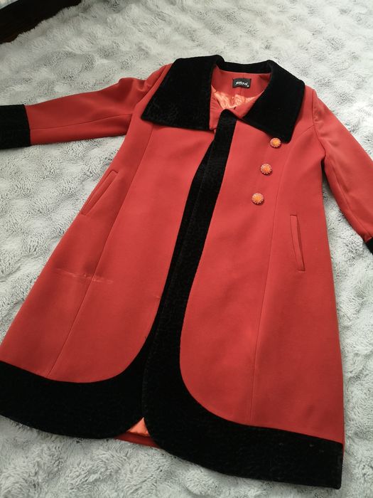 Продаётся пальто.