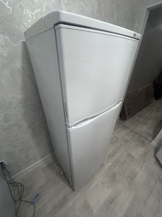 Продам рабочий холодильник