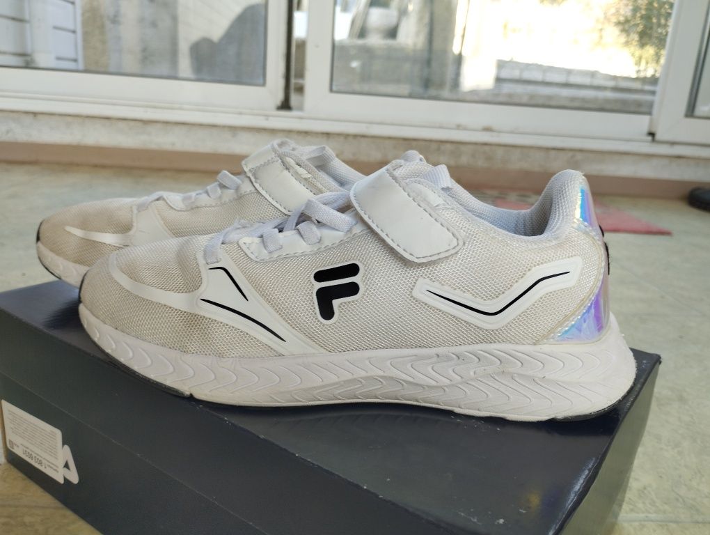 Леки маратонки Fila