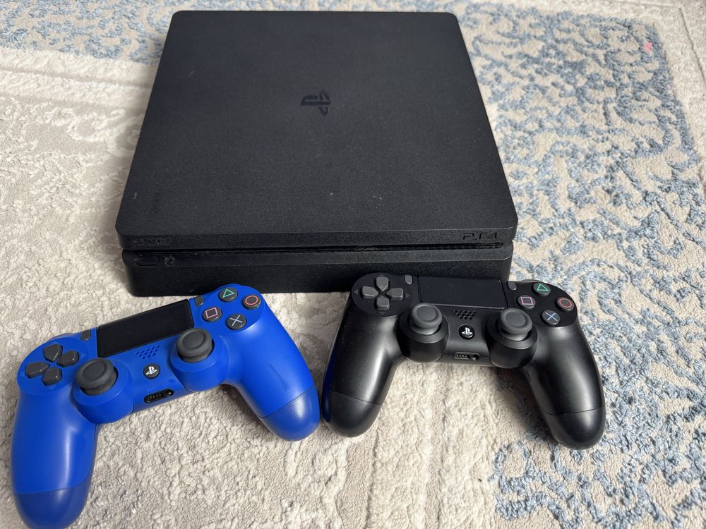 Продам PS 4 slim с играми.