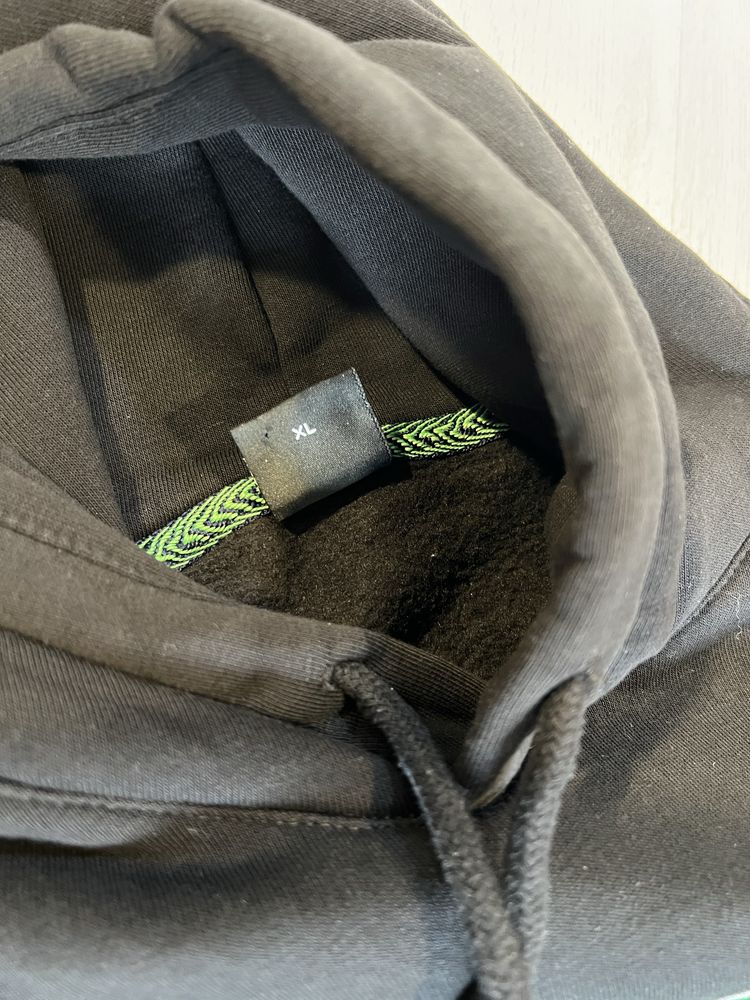 НОВО С ЕТИКЕТ Nike Hoodie S M L XL guess vans thrasher calvin Klein