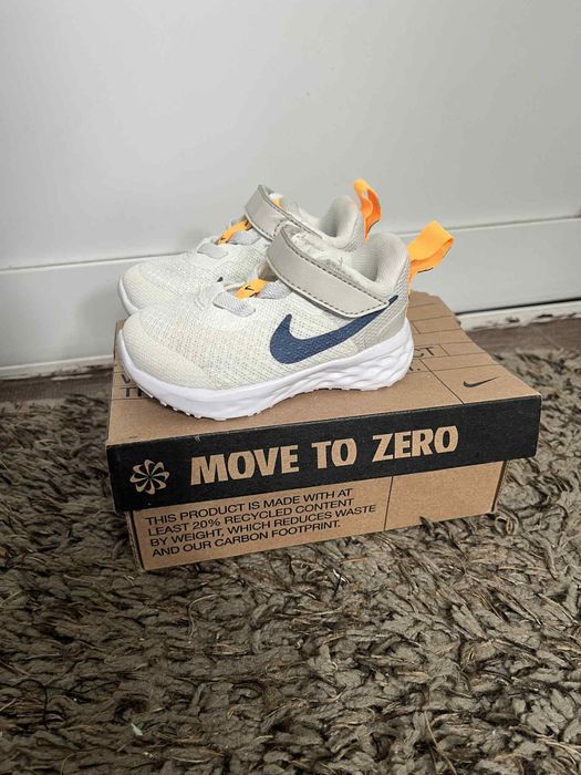 маратонки nike чисто нови .Номер 18,5