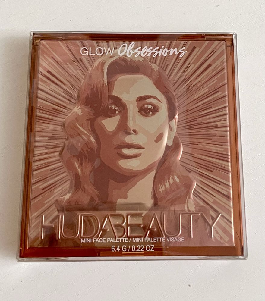 Продаю Huda Beauty Glow Obsessions Highlighter Palette новые хайлайтер