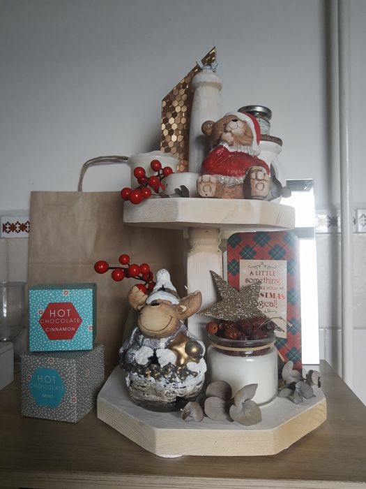 Suport etajat din lemn, lucrat manual