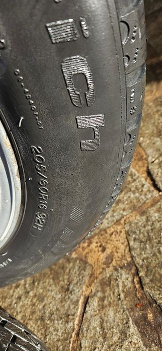 Vând set complet de 4 jante aliaj + anvelope de iarnă.Cnotinental!