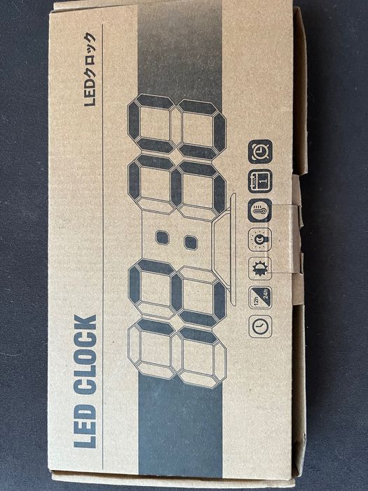 Модерен LED часовник