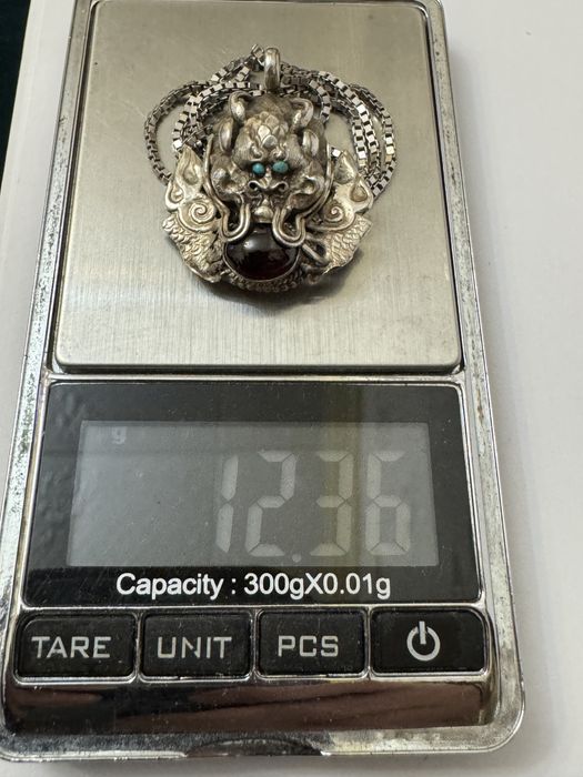 Pandantiv amuleta, dragon. Argint 925 cu lant. Granat si turcoaze