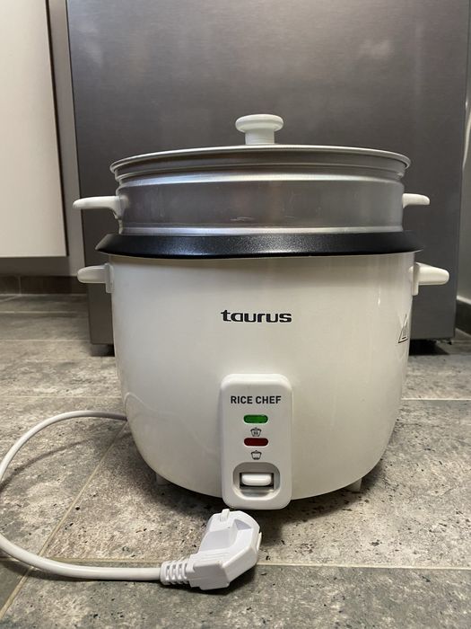 Rice cooker/ aparat de gatit orez