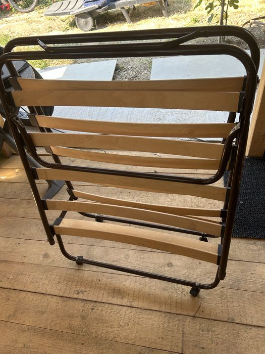 Vand suport saltea pliabil , 2 buc identice 50 lei bucats