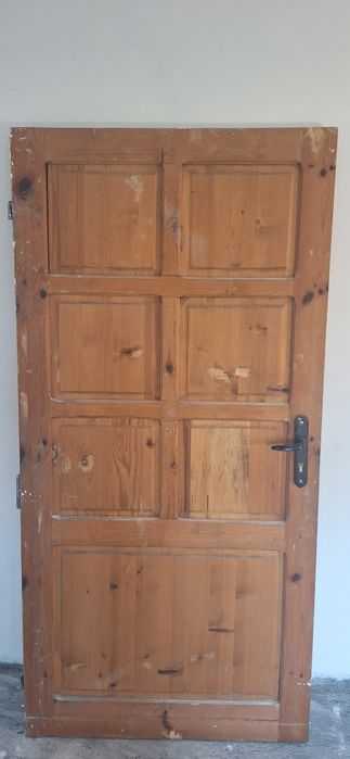 Дървена врата с каса