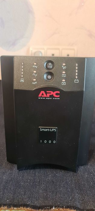 Бесперебойник (ИБП) АРС  SUA1000i