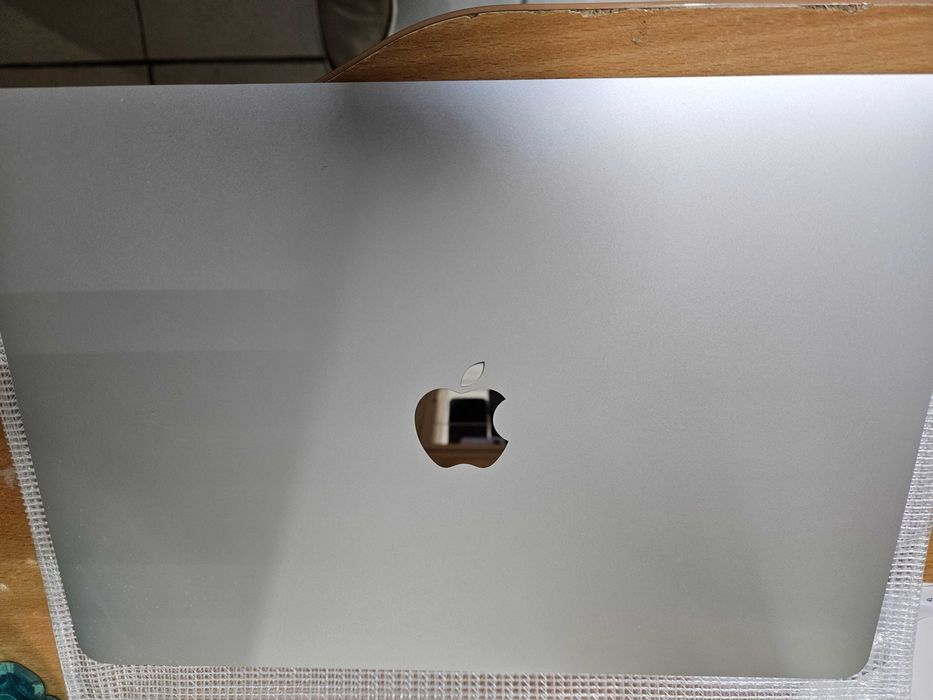 Macbook pro 2018 i5 impecabil Garantie.