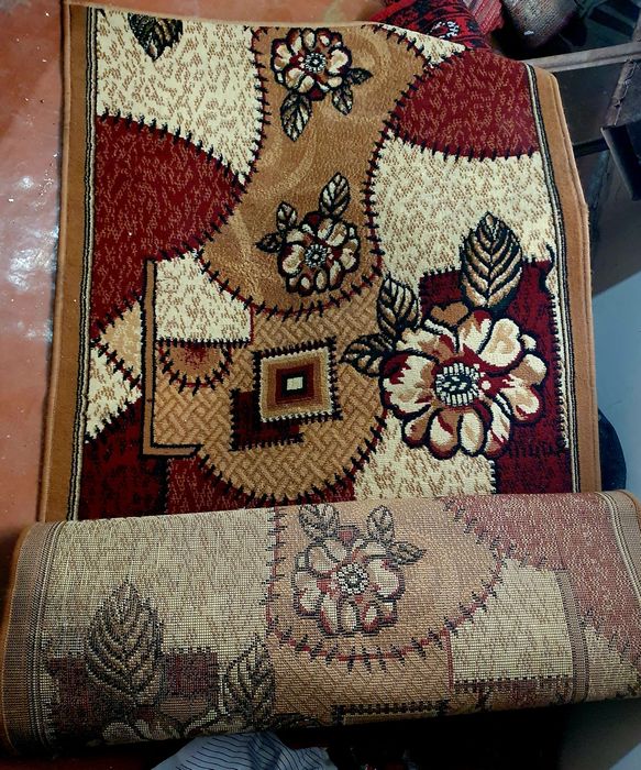 Дорожка для дома почти новая . Ширина 1 м. Длина 7 м.