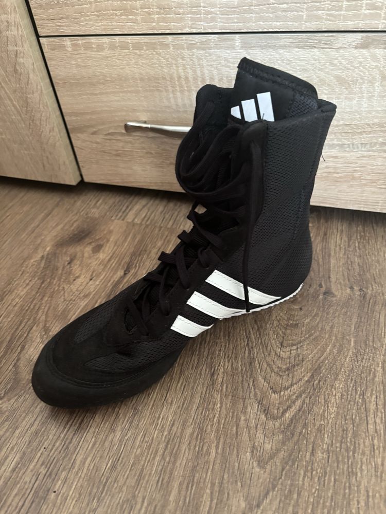 Продавам обувки за бокс Adidas