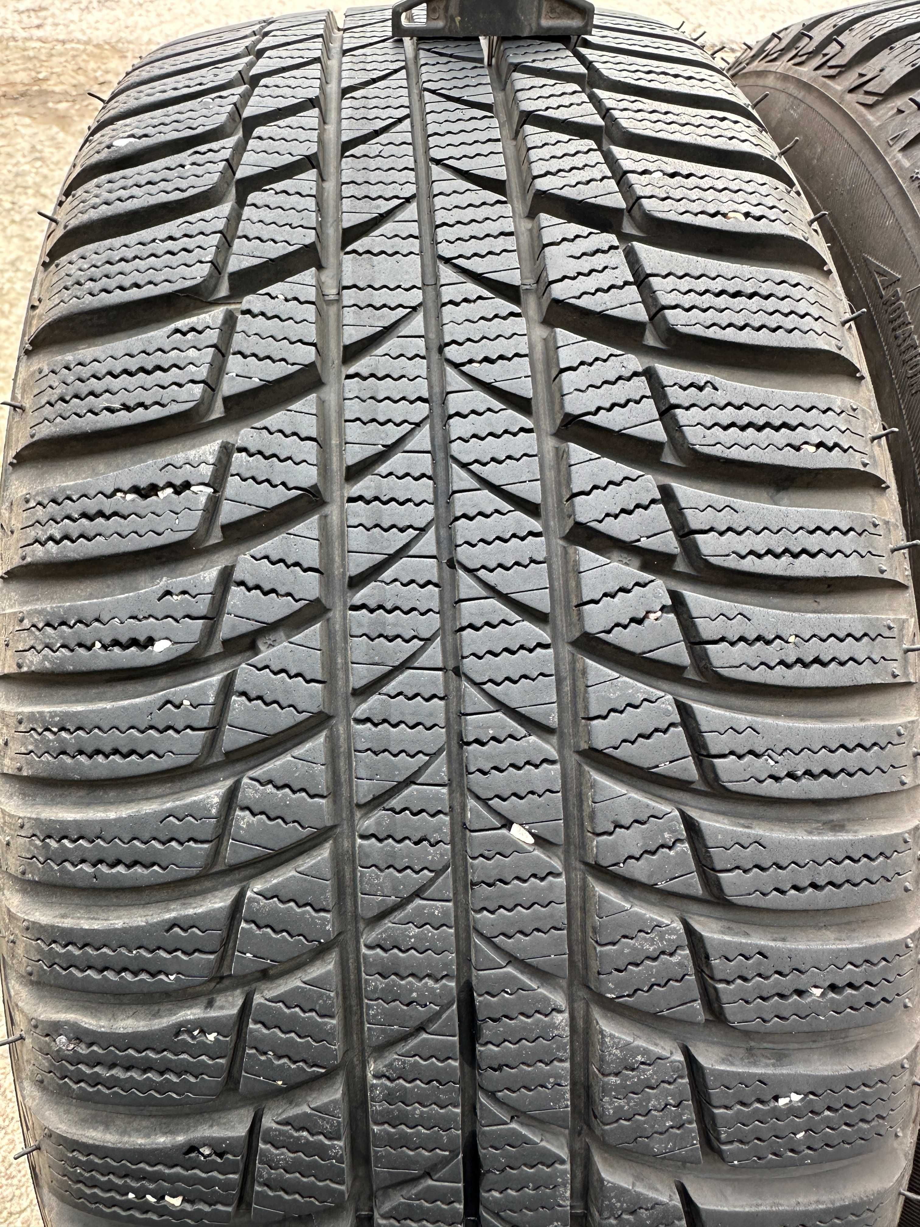 4бр. зимни гуми 235/45/17 Bridgestone Blizzak LM001