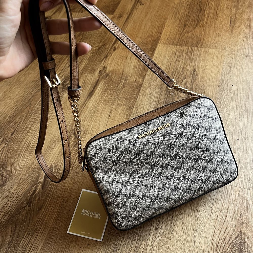 Колекция от дамски чанти Guess, Michael Kors, Calvin Klein и други