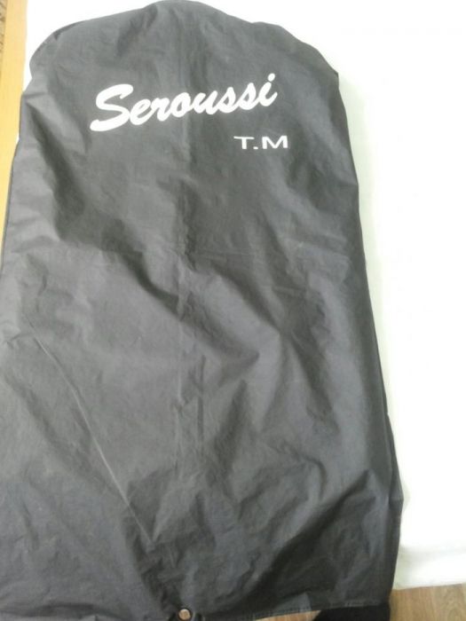 Costum seroussi