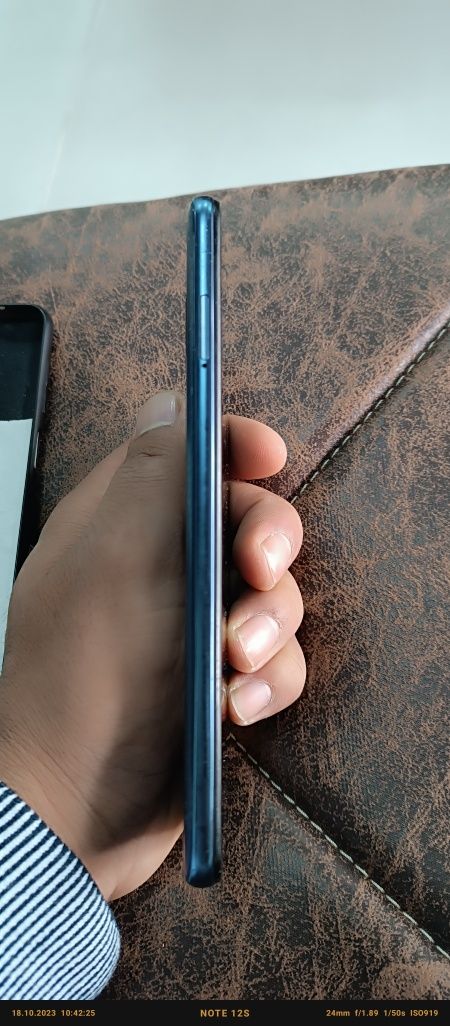 Продаю телефон redmi note 9 в хорошем состоянии