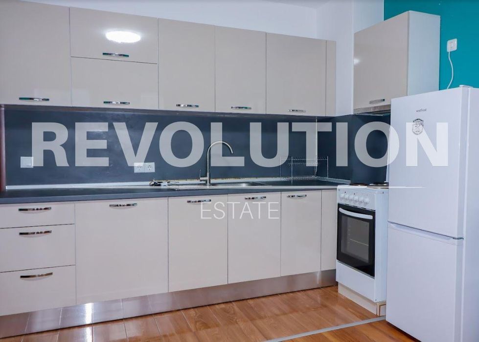 Тристаен апартамент в района на Възраждане 3!