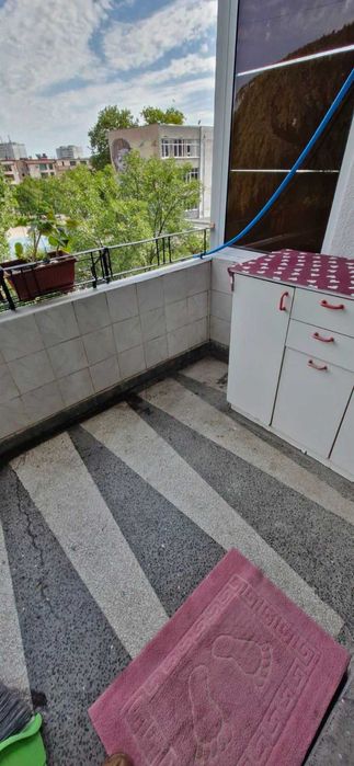 Собственик отдава под наем тристаен обзаведен апартамент в ж.к.Чайка