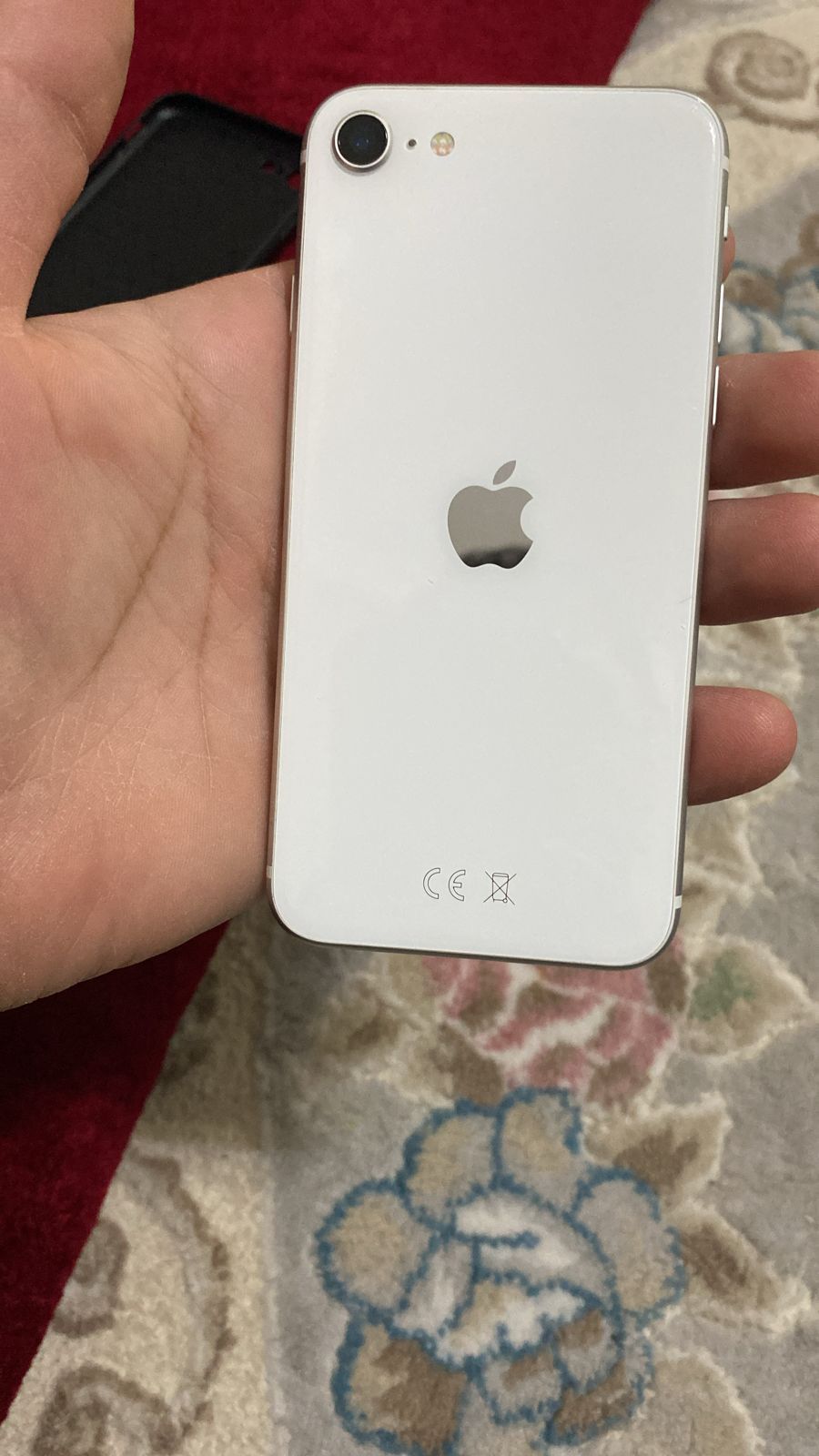 Продам iPhone SE