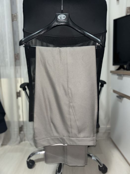 Vând costum în 3 piese pentru bărbați