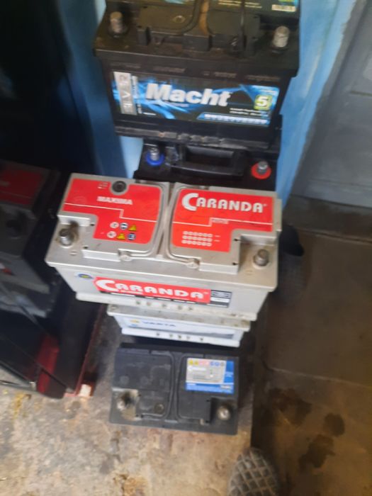 Acumulatori auto normali si stat sptop în stare foarte bună
