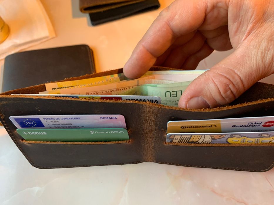 Portofel hand made, din piele, pentru bărbați