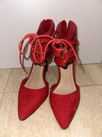 Червени официални обувки на ток Tendenz с връзки