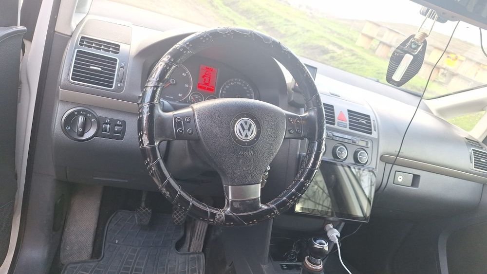 Vând Vw Touran, an 2010