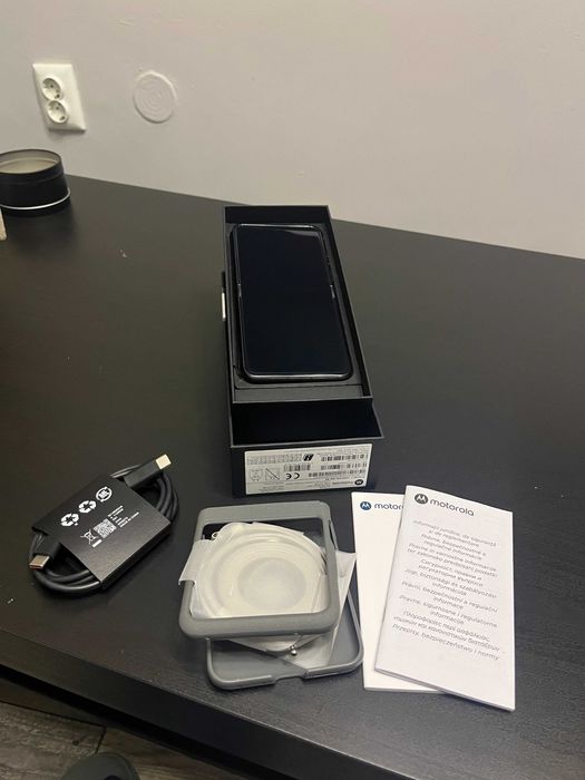 Motorola Razr 50 256 GB, 8 Gb Ram NOU