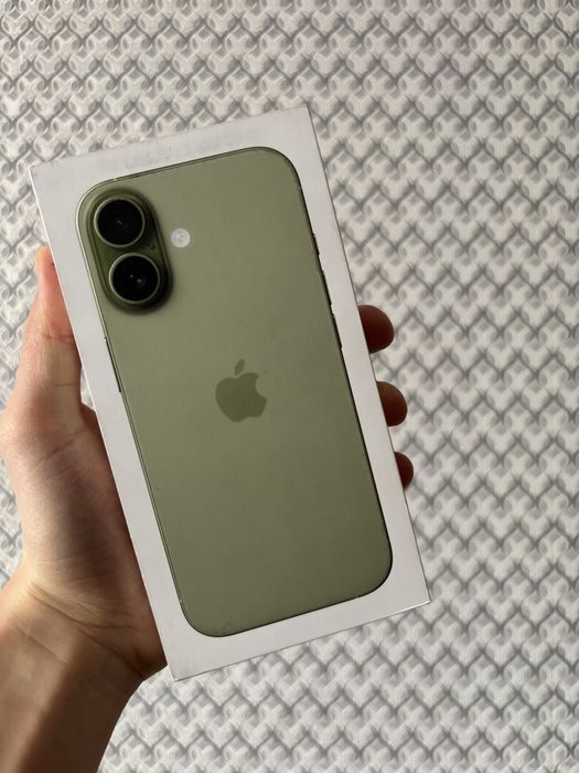 На продаже Iphone 17 256 зеленый