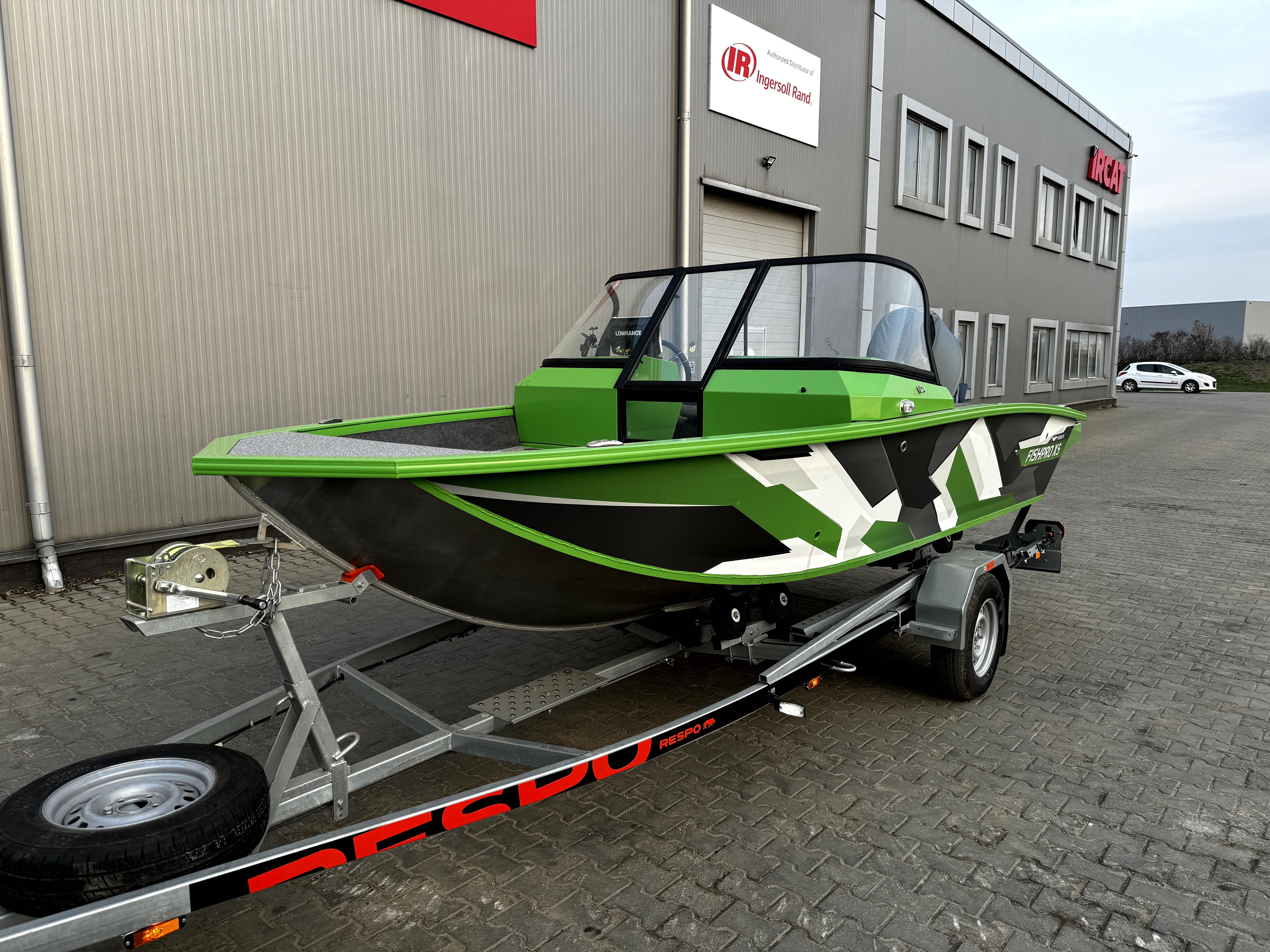 Barca aluminiu VBOATS FishPro X5 + Yamaha F130 (10h functionare)