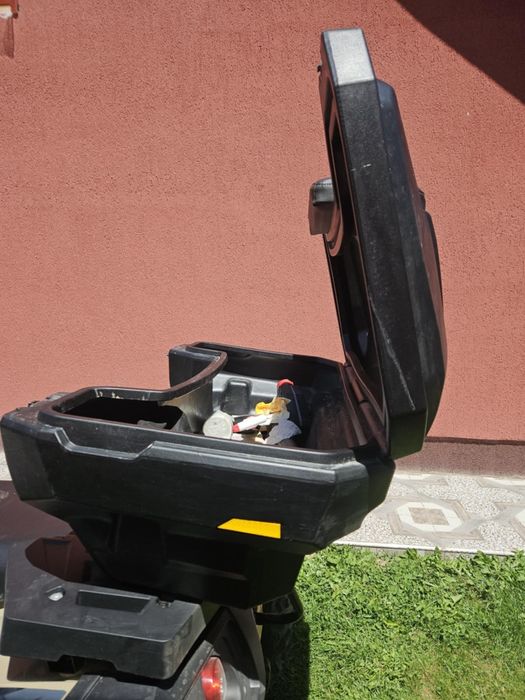 Vând ladă Atv stare foarte buna!
Stare foarte bună!Capacitate :81 litr