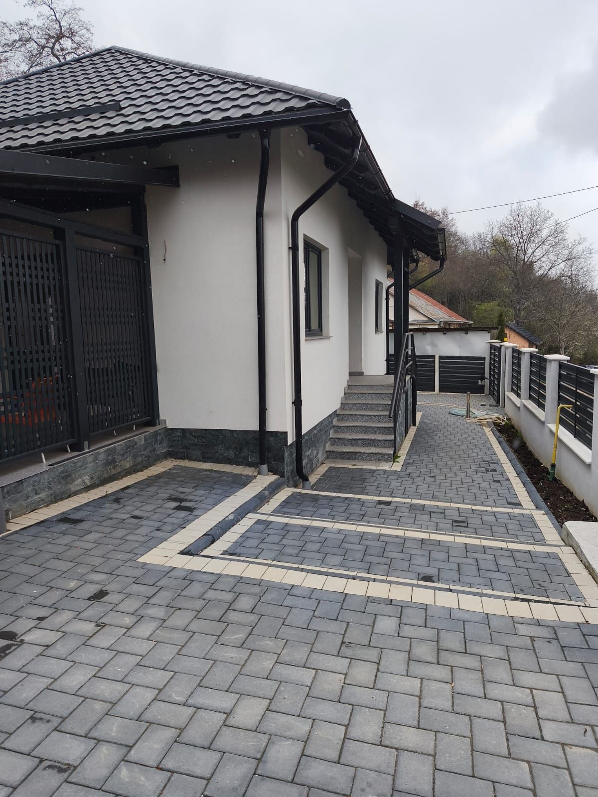 Casă, Vilă  (absolut nou)100 mp/ofer ptr închiriat