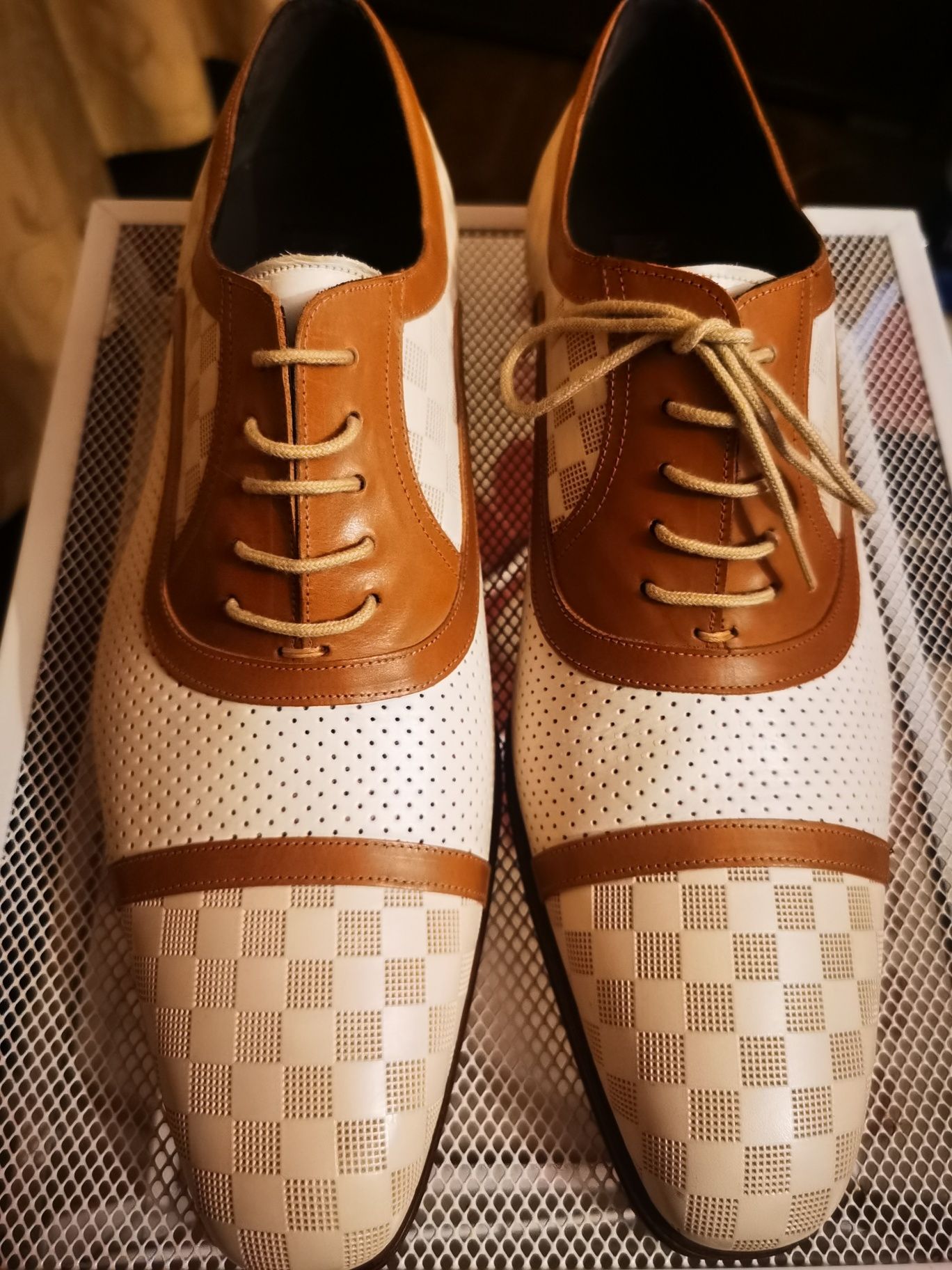 Vand pantofi bărbat noi nouti marca Mezlan