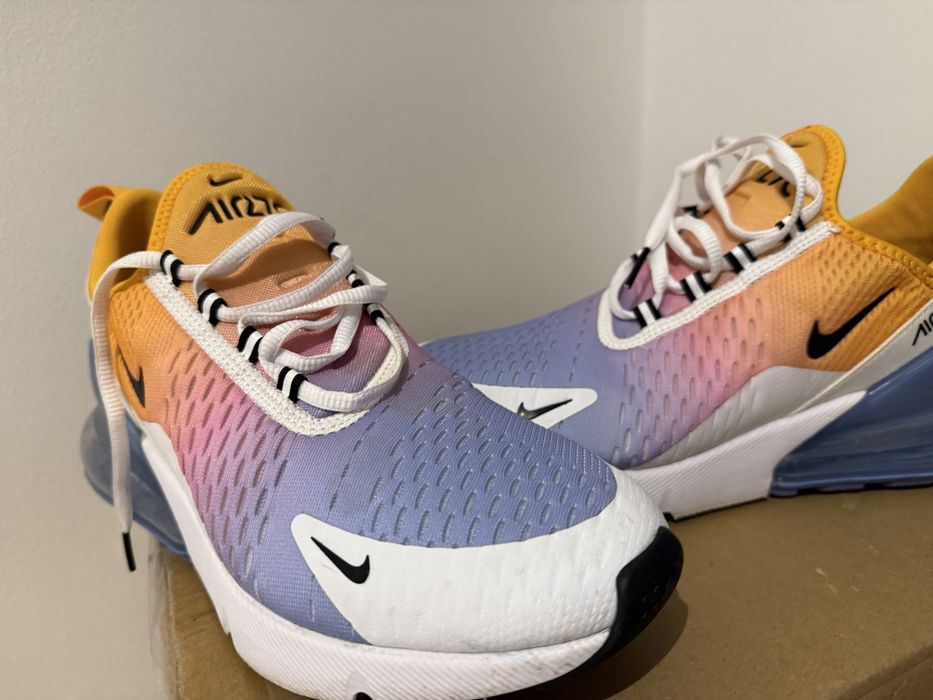 Adidasi dama NIKE AIR MAX 270 ,,Gradient''