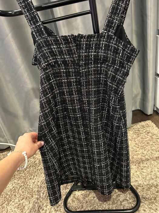 Черна рокля с коланче