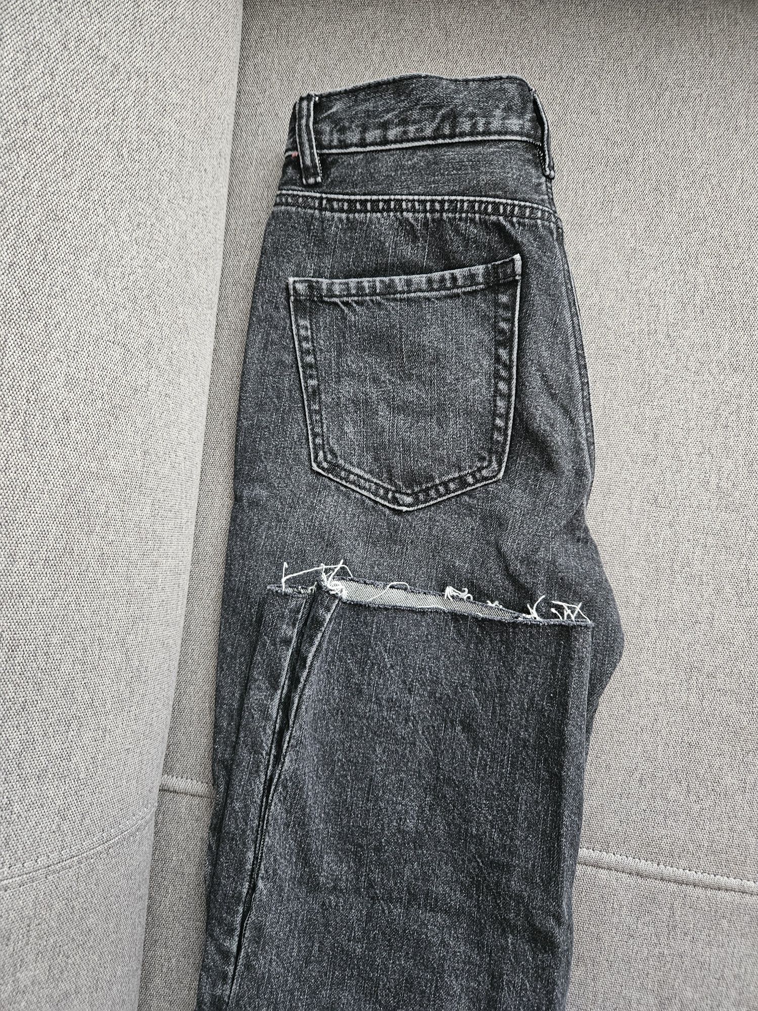 Blugi stradivarius marime 36