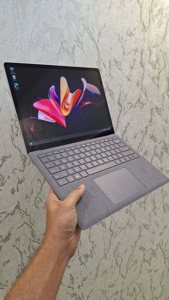 Microsoft Surface Go 12.5 FullHD+тачскри I5-1035G1 16GB/256SSD Face Id