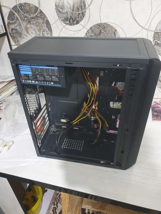 Keys sotiladi blok pitaniyasi 400 W bilan birga