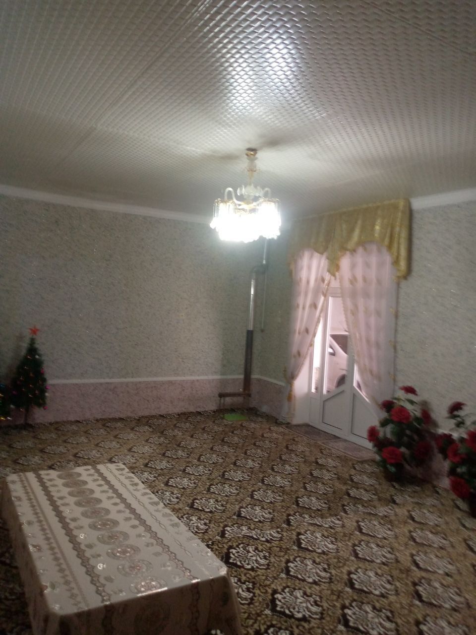 Hovli charxin srochni sotiladi
