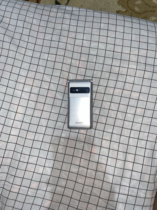 Продается телефон novey s 77