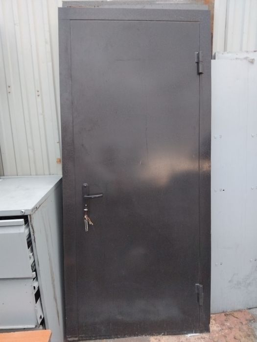 Наружные двери металлические