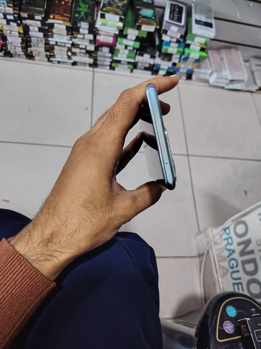 Vivo v29 12/256GB sotiladi sirochni pul kere korapka dakumet bor