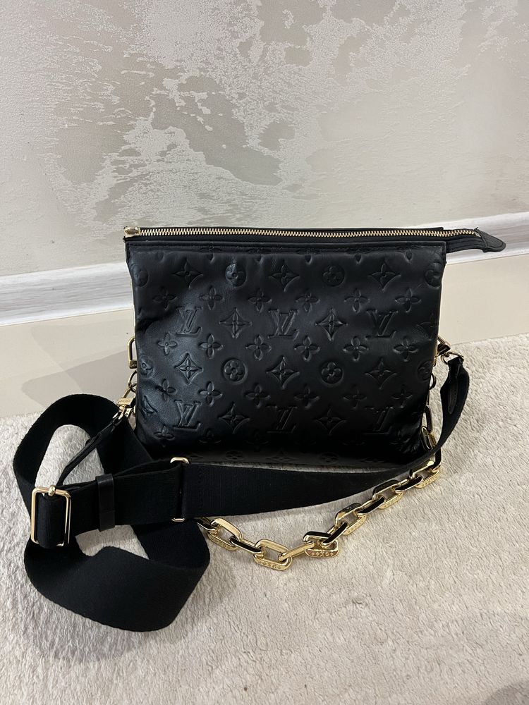 Оригинална чанта Louis Vuitton Coussin MM Bag